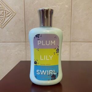 BATH & BODY WORKS “PLUM LILY SWIRL” LOTION Cream Moisturizer Floral Fruit Shea